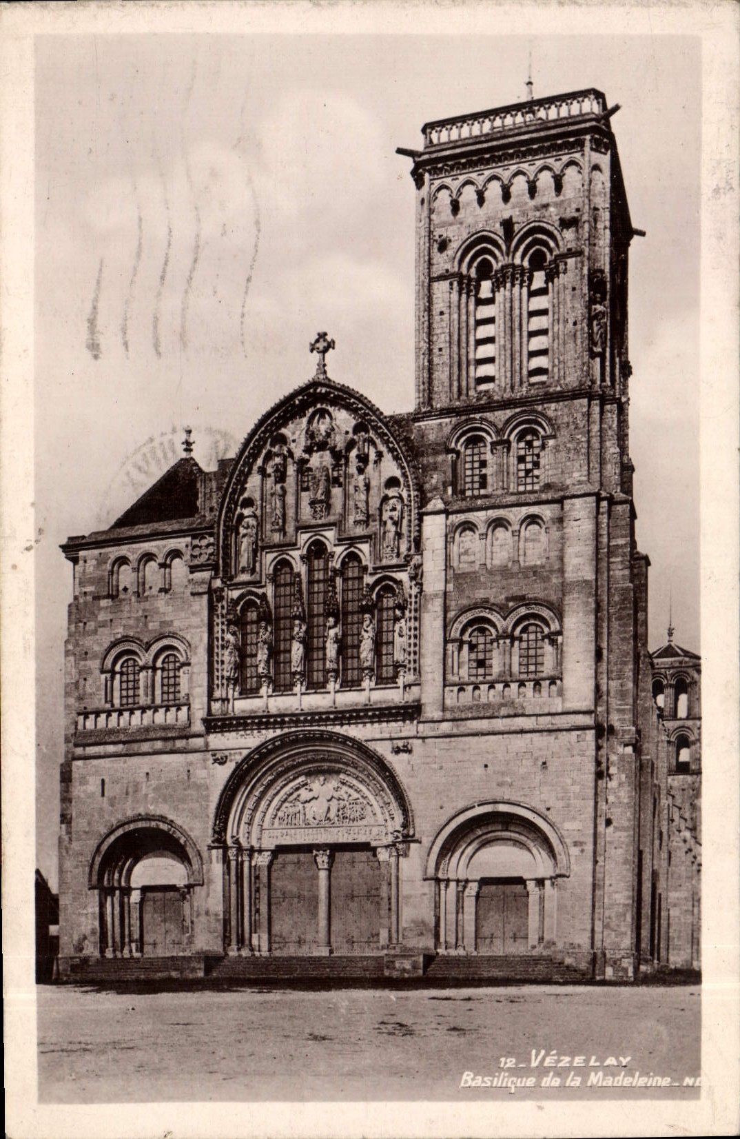 CPA Vezelay Basilique de la Madeleine