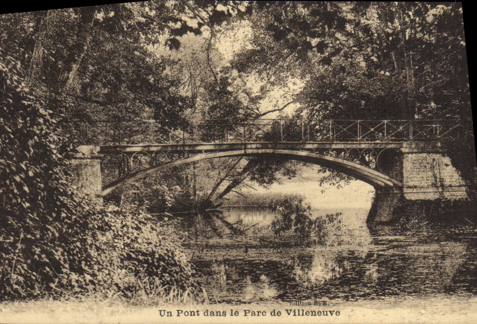VINTAGE POSTCARD a Bridge in the Park of Villeneuve