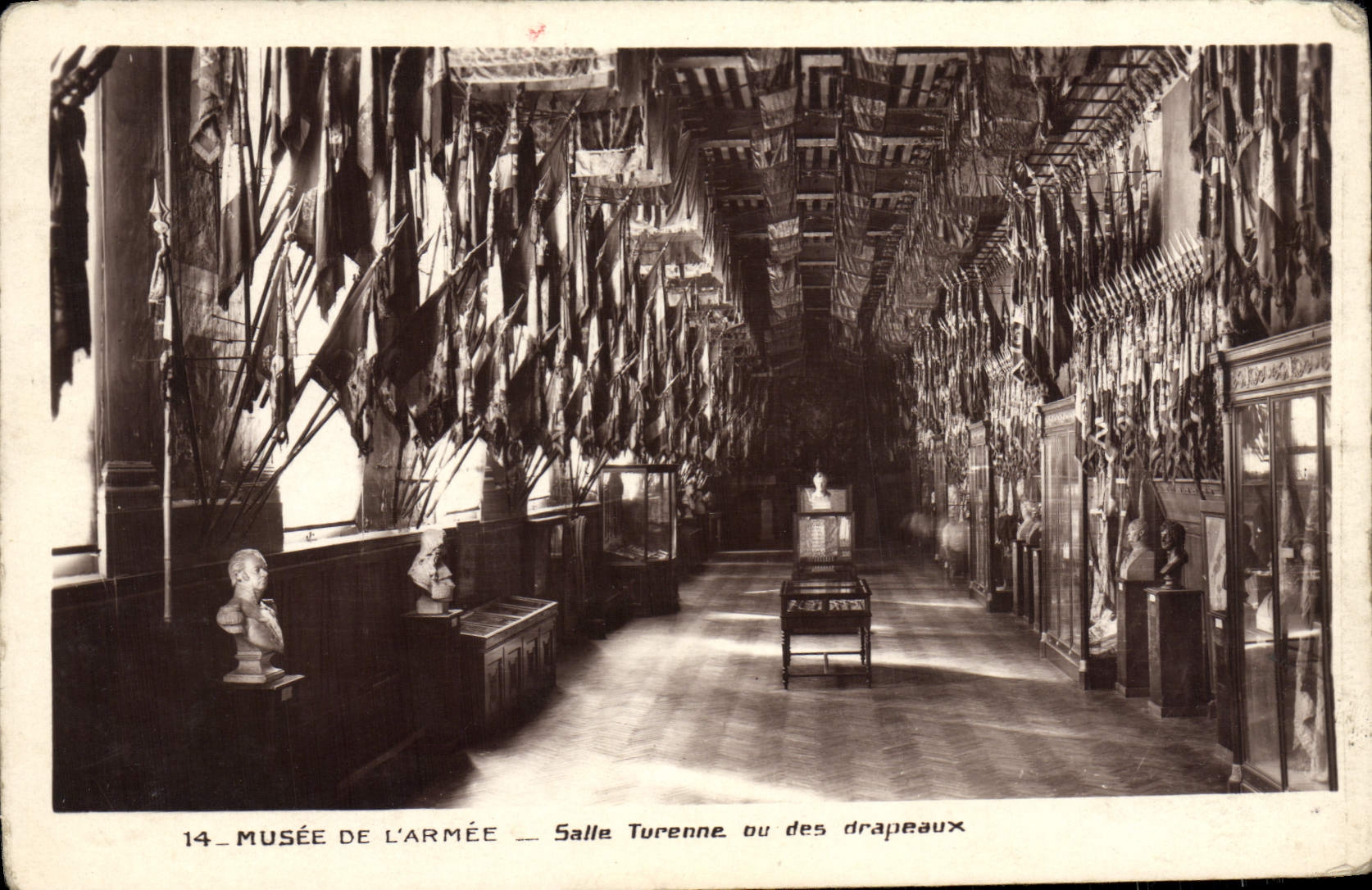 Museo de París de la POSTAL de la VENDIMIA del cuarto de Turenne del ejército o de las banderas de Militaria