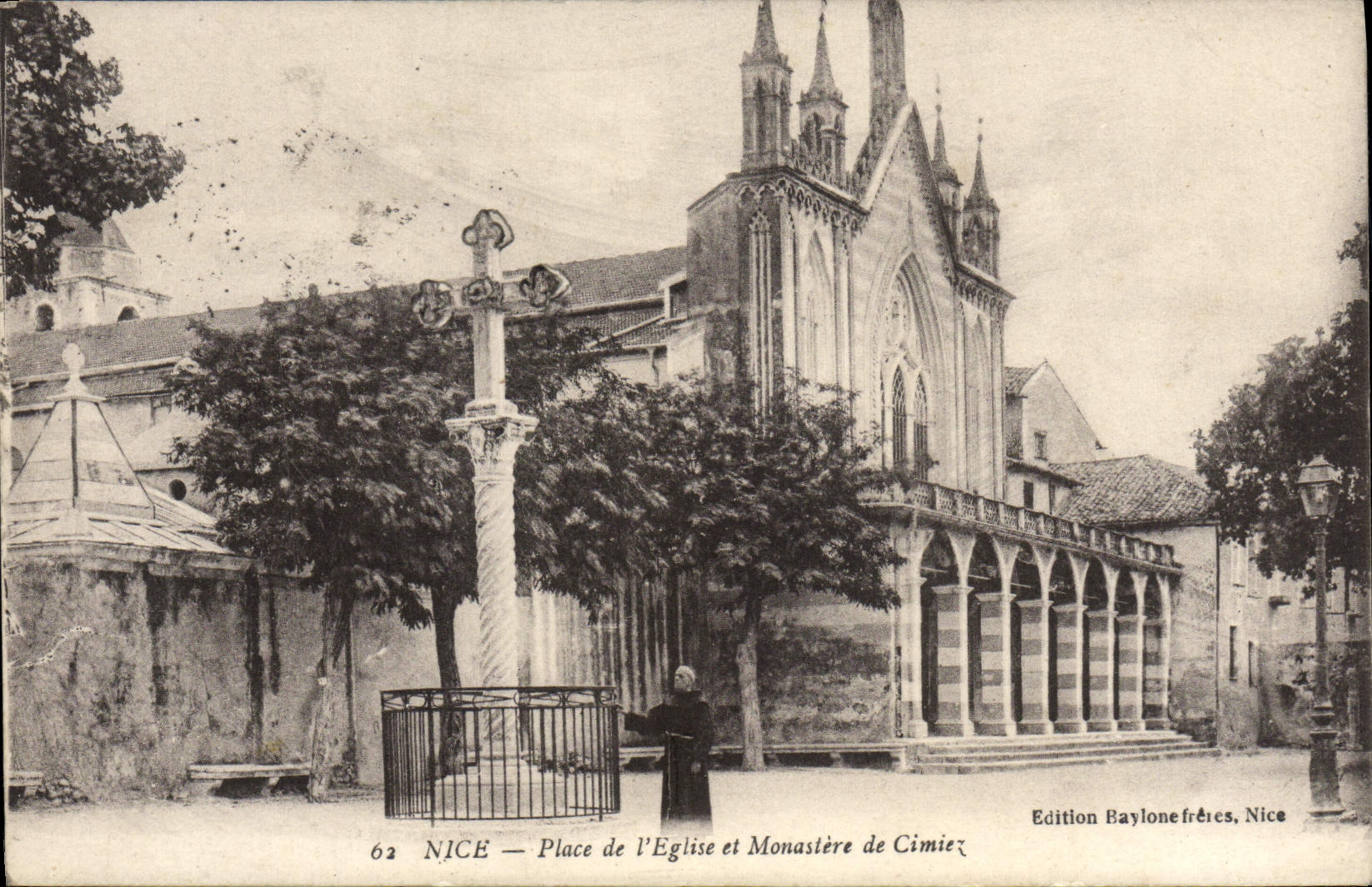 CPA Nice Place de l'Eglise et Monastere de Cimiez