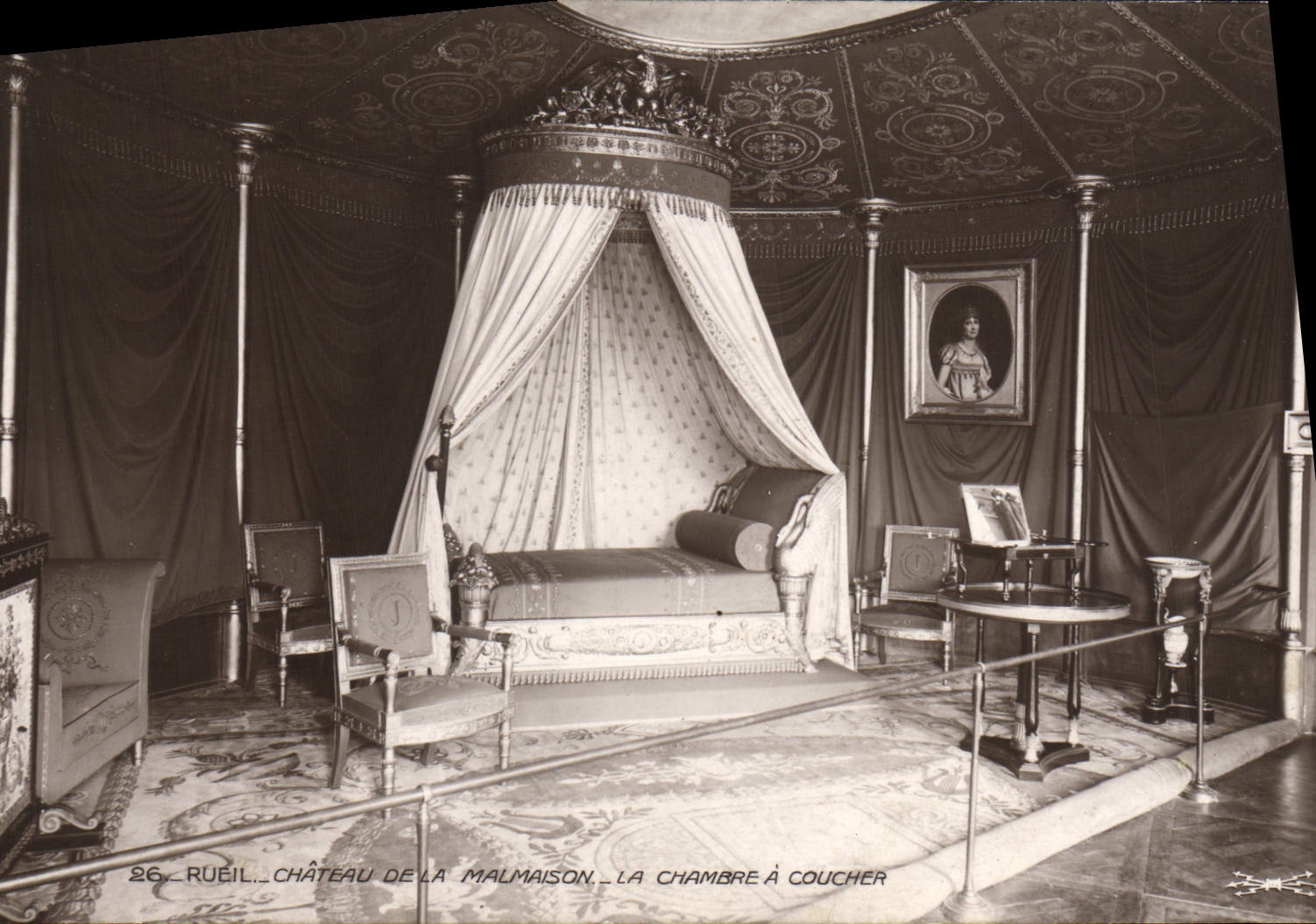 VINTAGE POSTCARD Rueil Castle of Malmaison the Room has to sleep