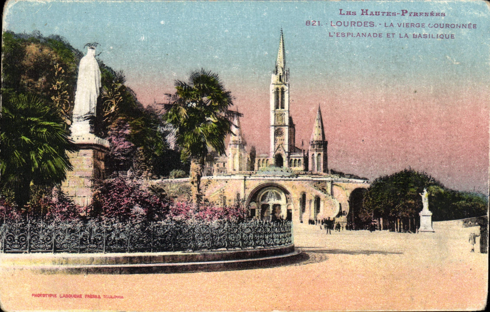 VINTAGE POSTCARD Heavy the Couronnee Virgin the esplanade and the basilica