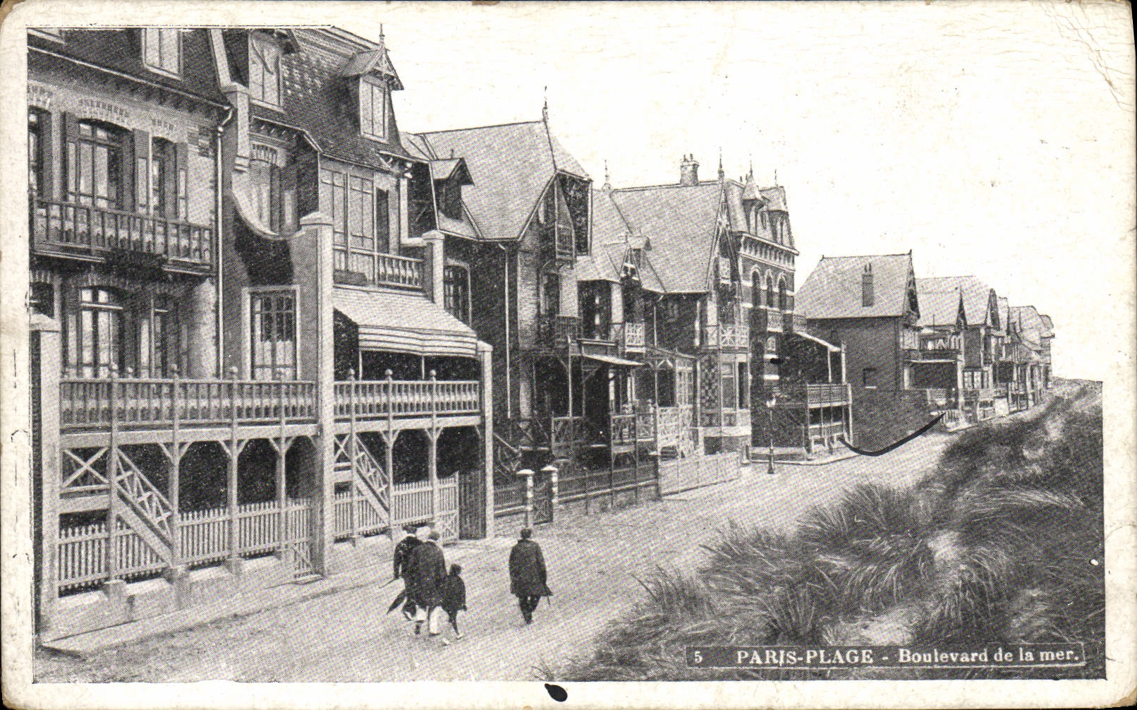 VINTAGE POSTCARD Paris Bouleavrd Beach of the sea