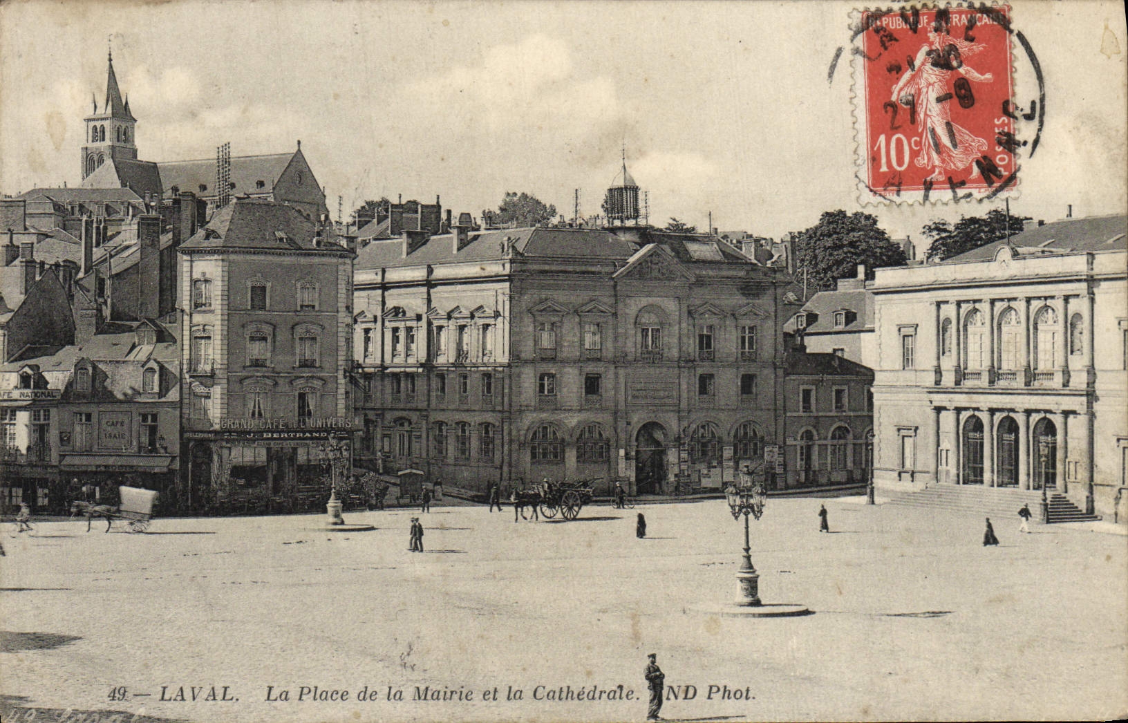 POSTAL Laval de la VENDIMIA el lugar del ayuntamiento y de la catedral