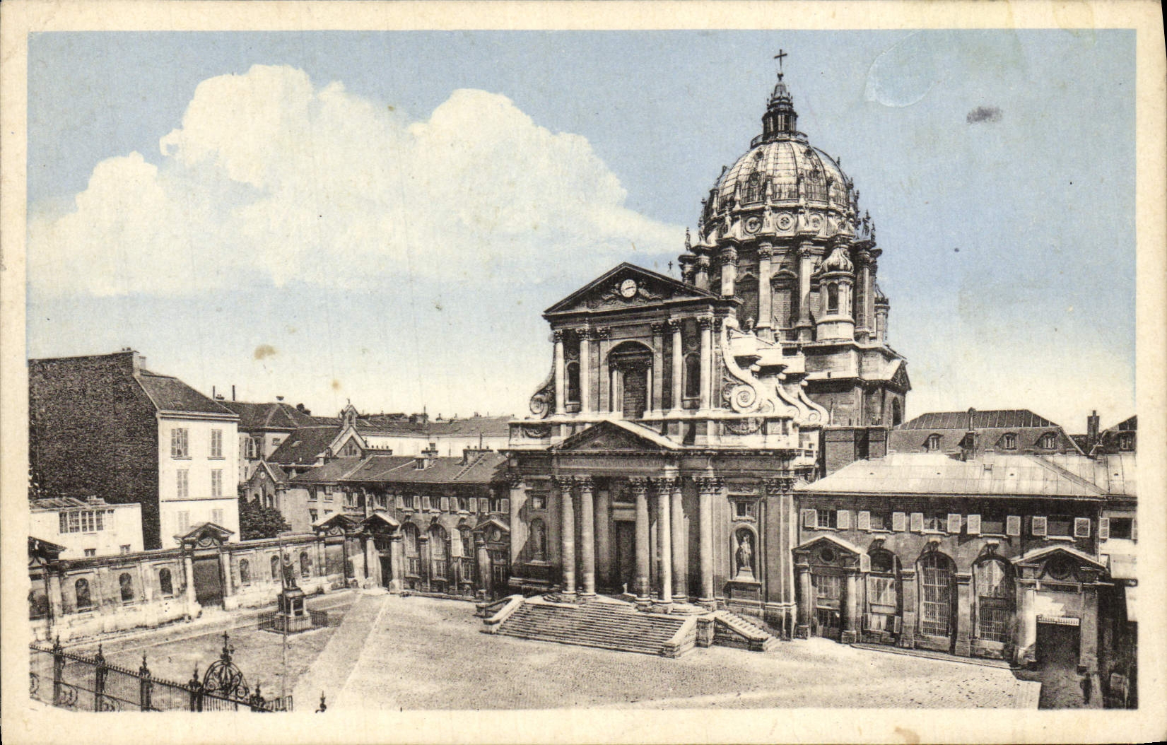 VINTAGE POSTCARD Paris Millitalre Hospital of the Val de Grâce Frontage of the dimension of the grid