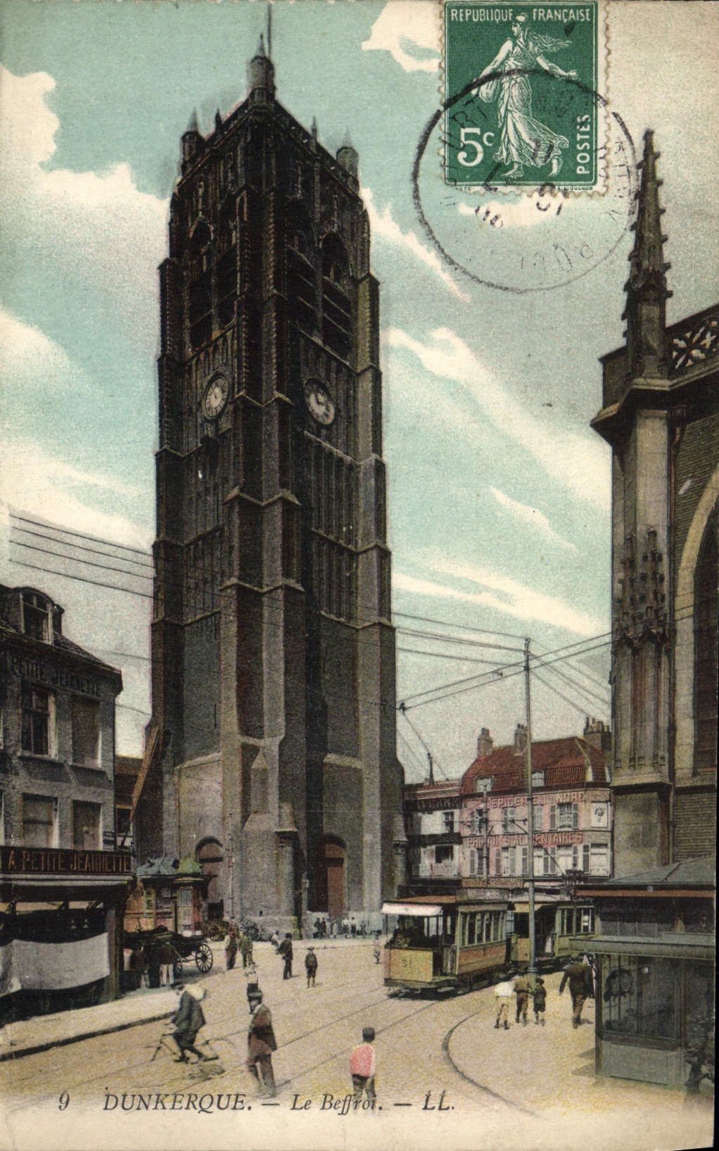 CPA Dunkerque Le Beffroi Tramway