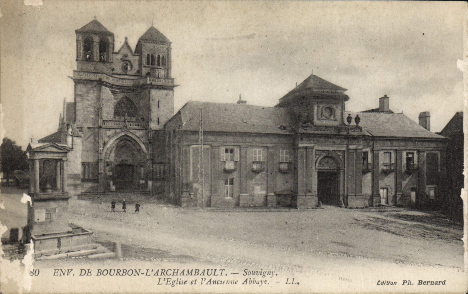 CPA Env De Bourbon L'Archambault L'Eglise et L'Ancienne Abbaye Souvigny