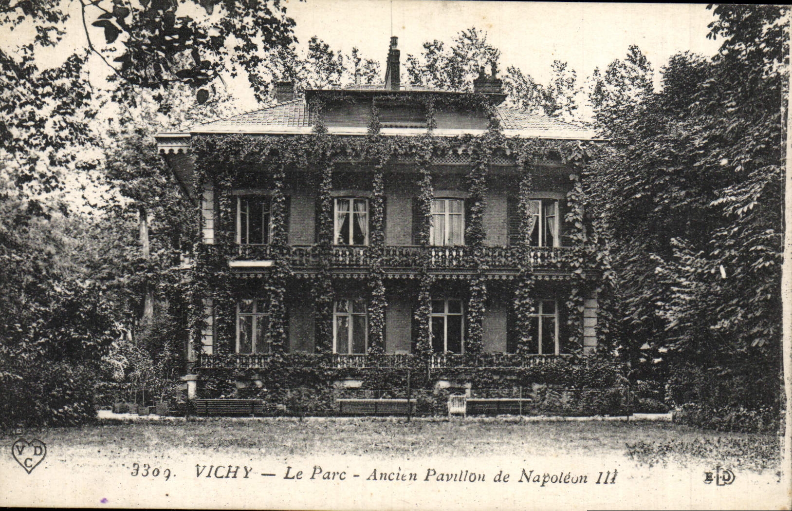 CPA Vichy Le Parc Ancien Pavillon de Napoleon III