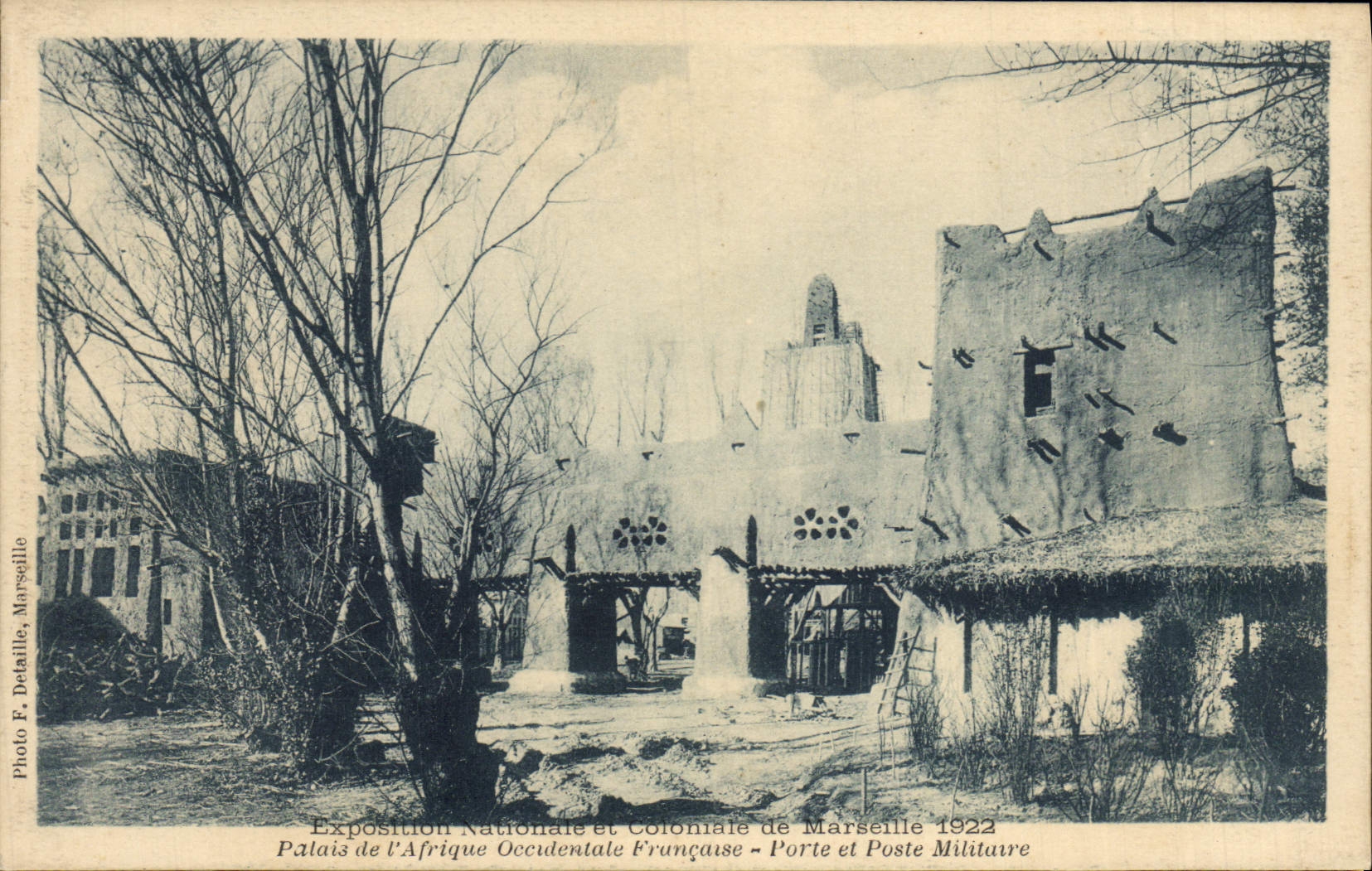 CPA Marseille Exposition Nationale Coloniale de 1922 Palais de l'Afrique Occidentale Francaise Porte et poste militaire