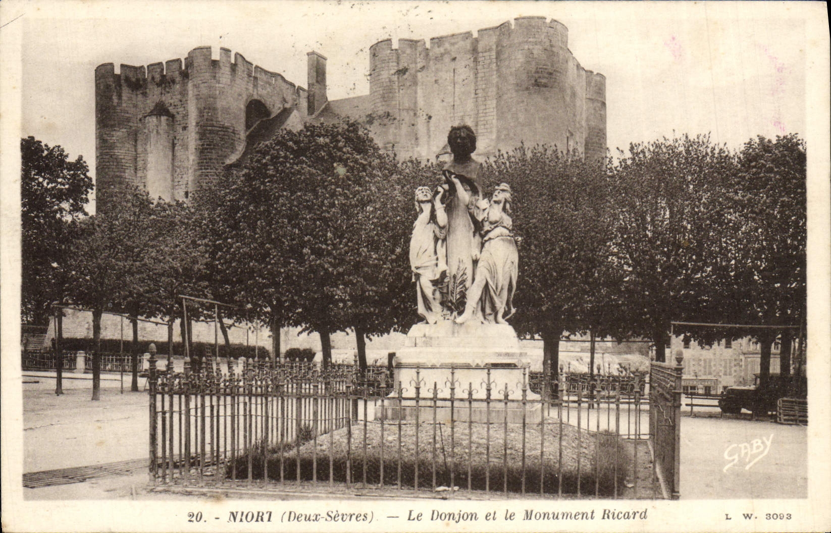 VINTAGE POSTCARD Niort the Keep and the Ricard Monument