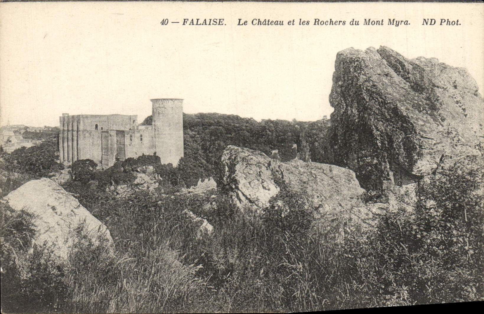 CPA Falaise Le Chateau et les Rochers du Mont Myra
