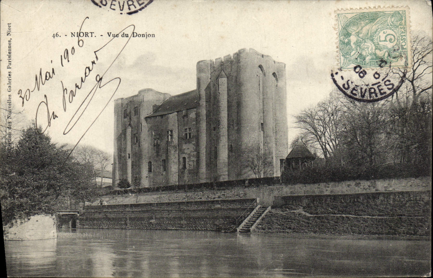 VINTAGE POSTCARD Niort Seen of the keep