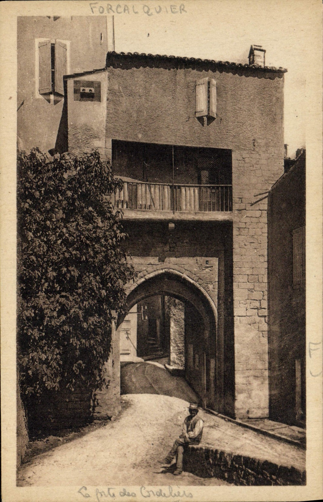 POSTAL Forcalquier de la VENDIMIA la puerta de los cordeliers