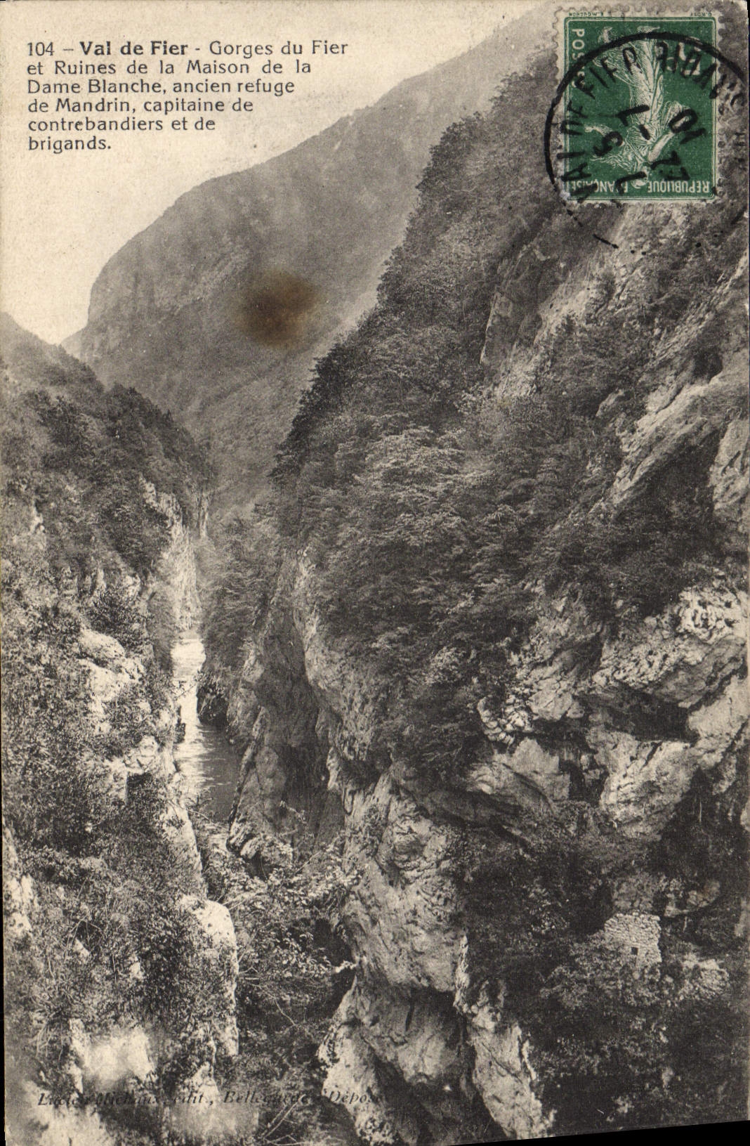 Valle de la POSTAL de la VENDIMIA de la catarata orgullosa de confiar en y de ruinas de la casa de la señora blanca