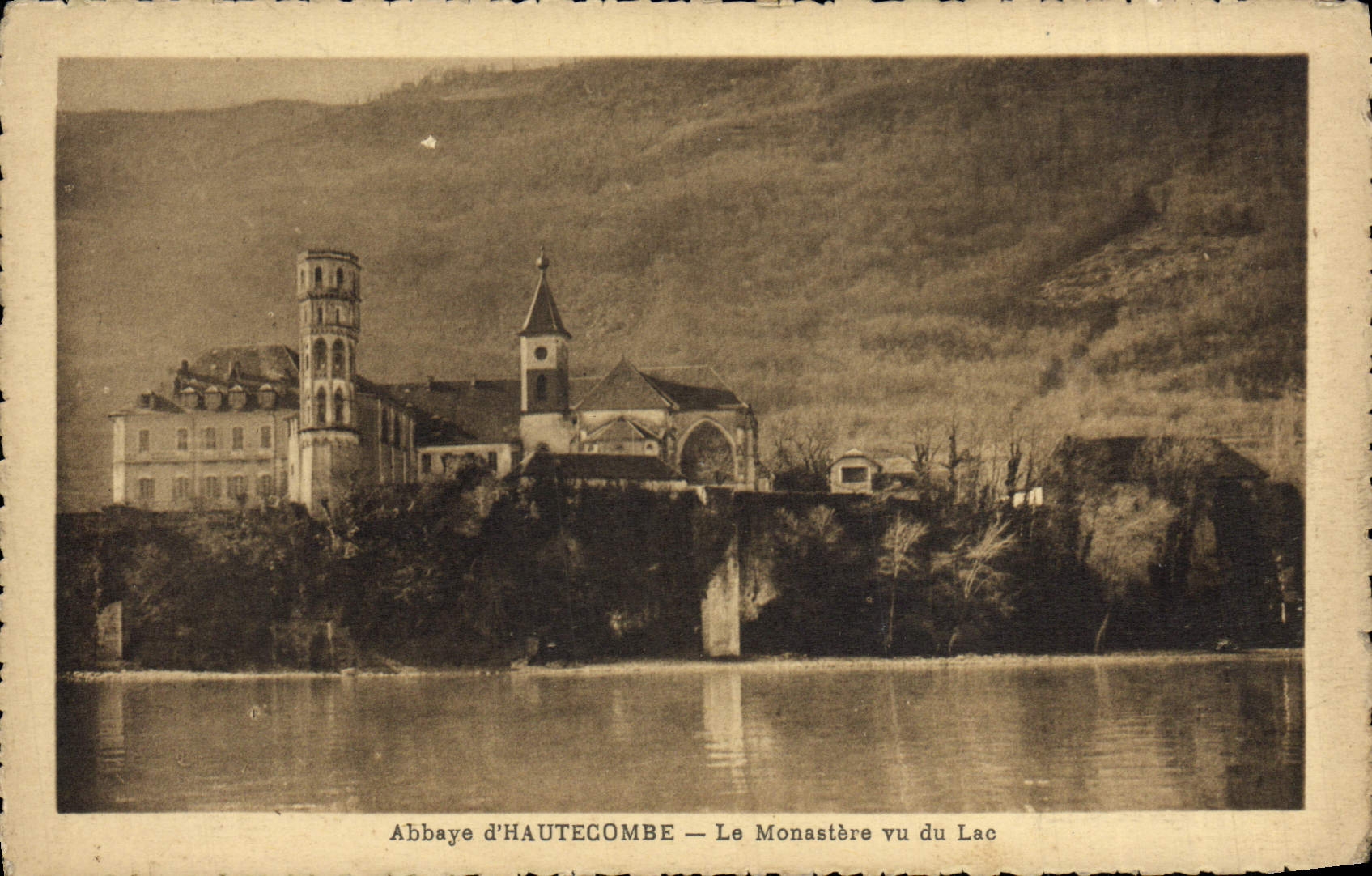 CPA Abbaye d'Hautecombe Le Monastere Vu du Lac
