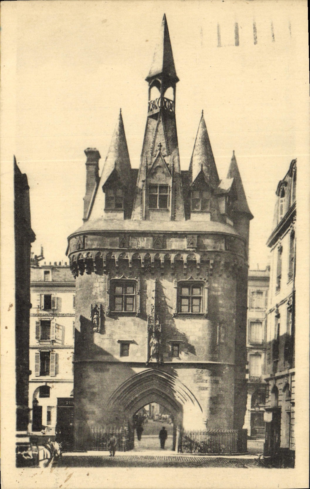 CPA Bordeaux La Porte Du Palais