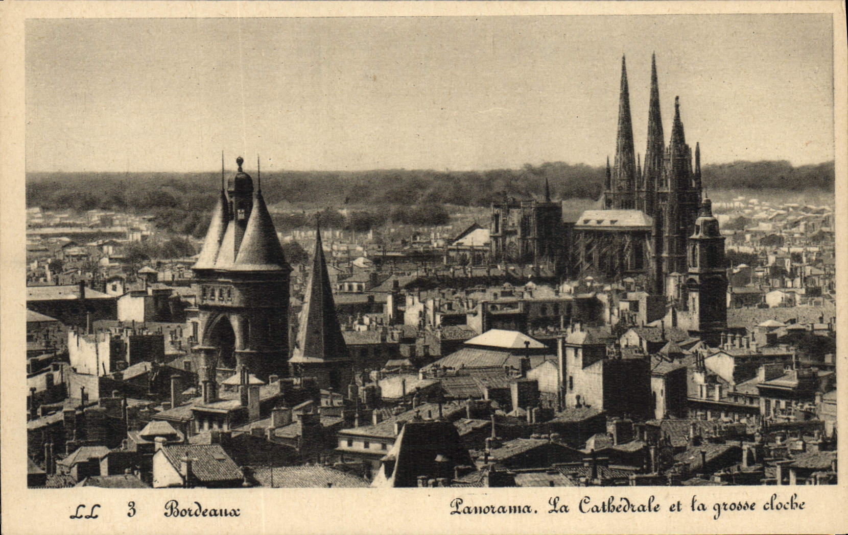 CPA Bordeaux Panorama La cathedrale et la grosse cloche