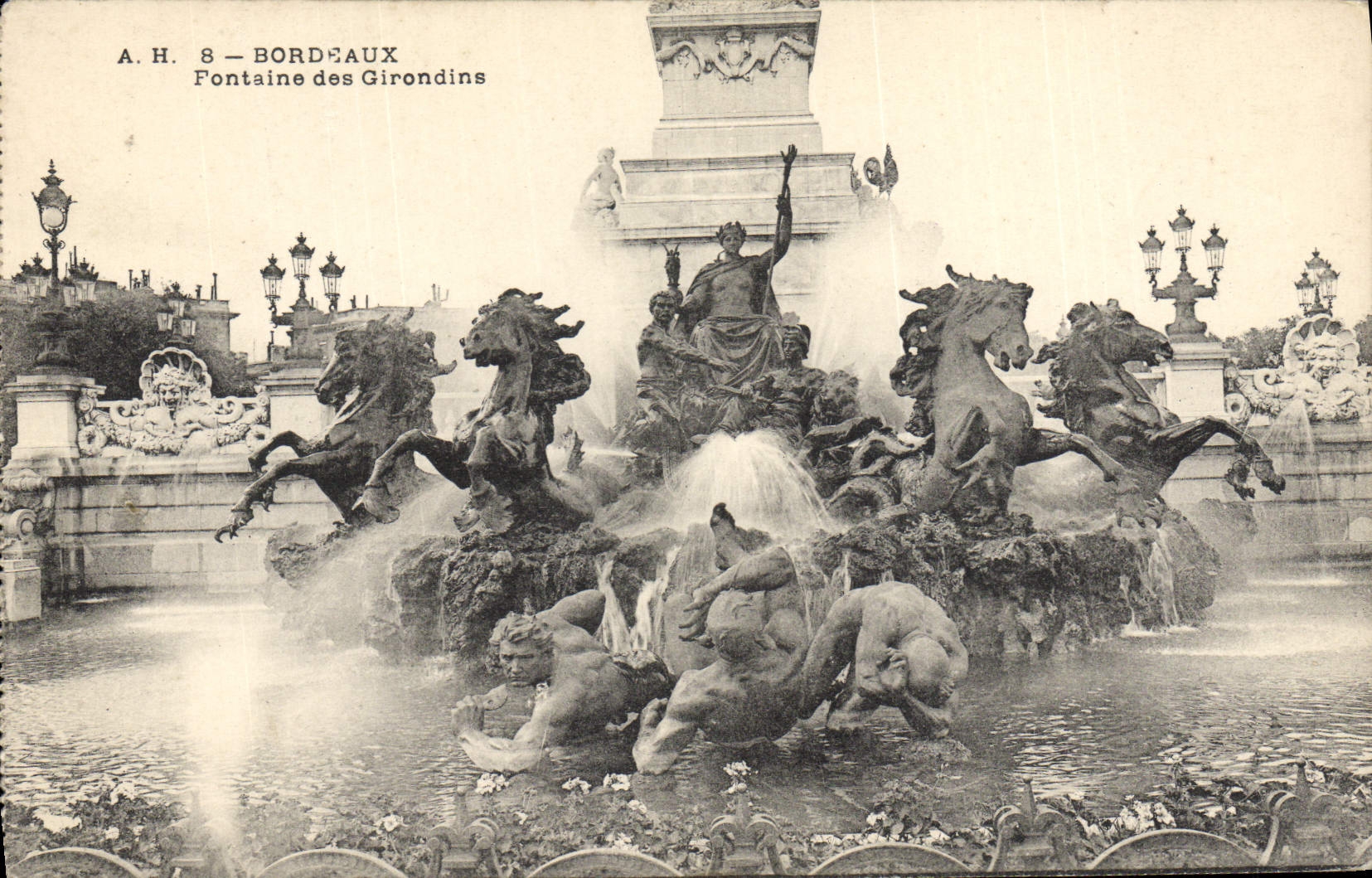 CPA Bordeaux Fontaine des Girondins