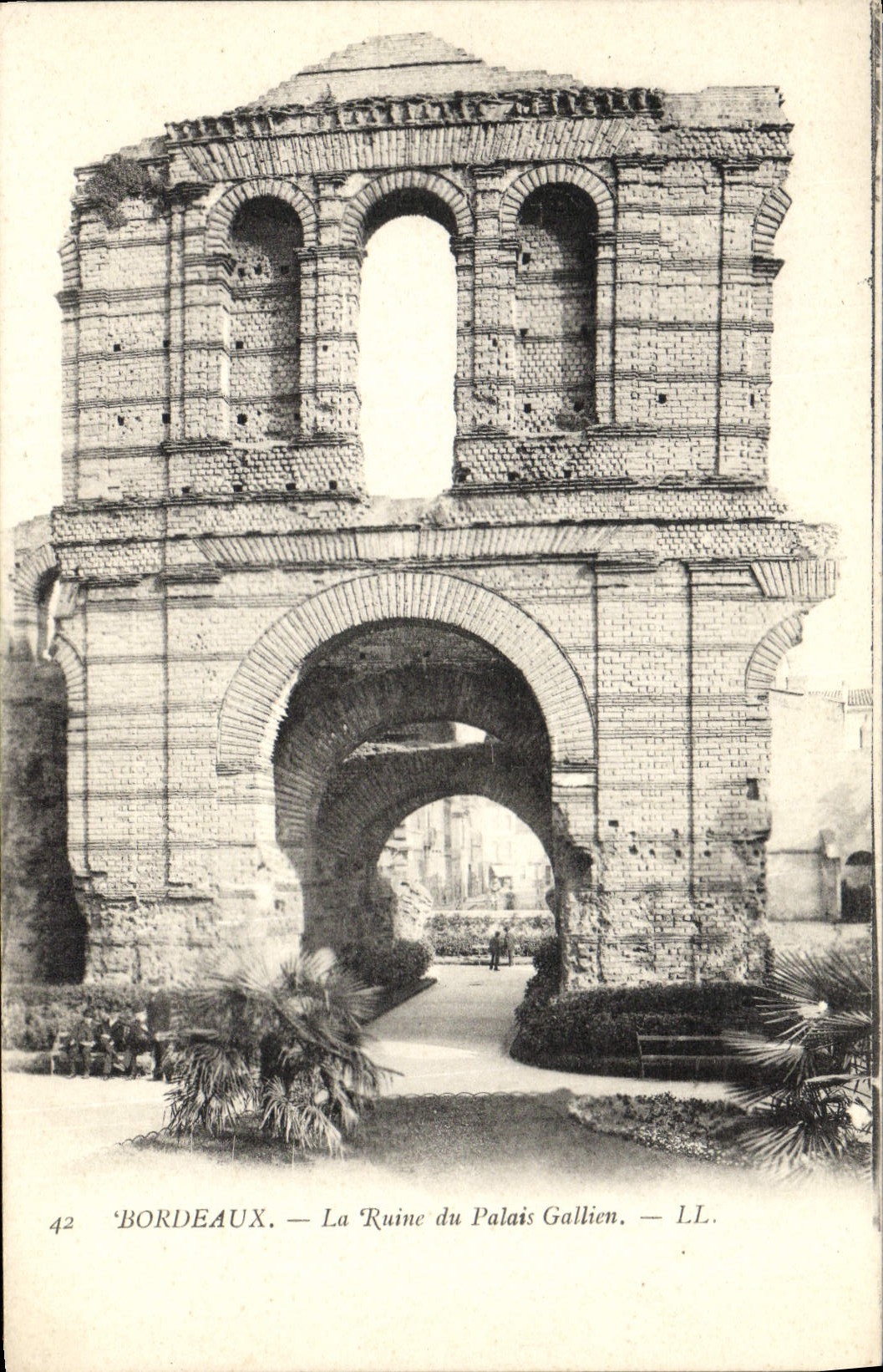 CPA Bordeaux La Ruine du Palais Gallien