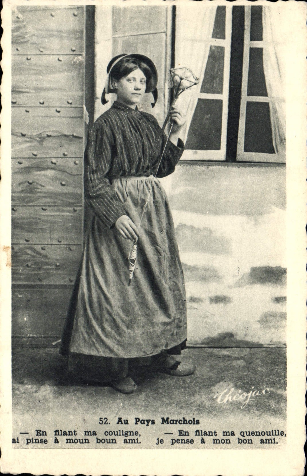 CPA Au Pays Marchois Folklore Fileuse Quenouille