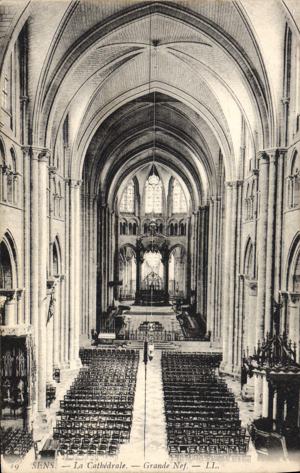 CPA Sens La Cathedrale 