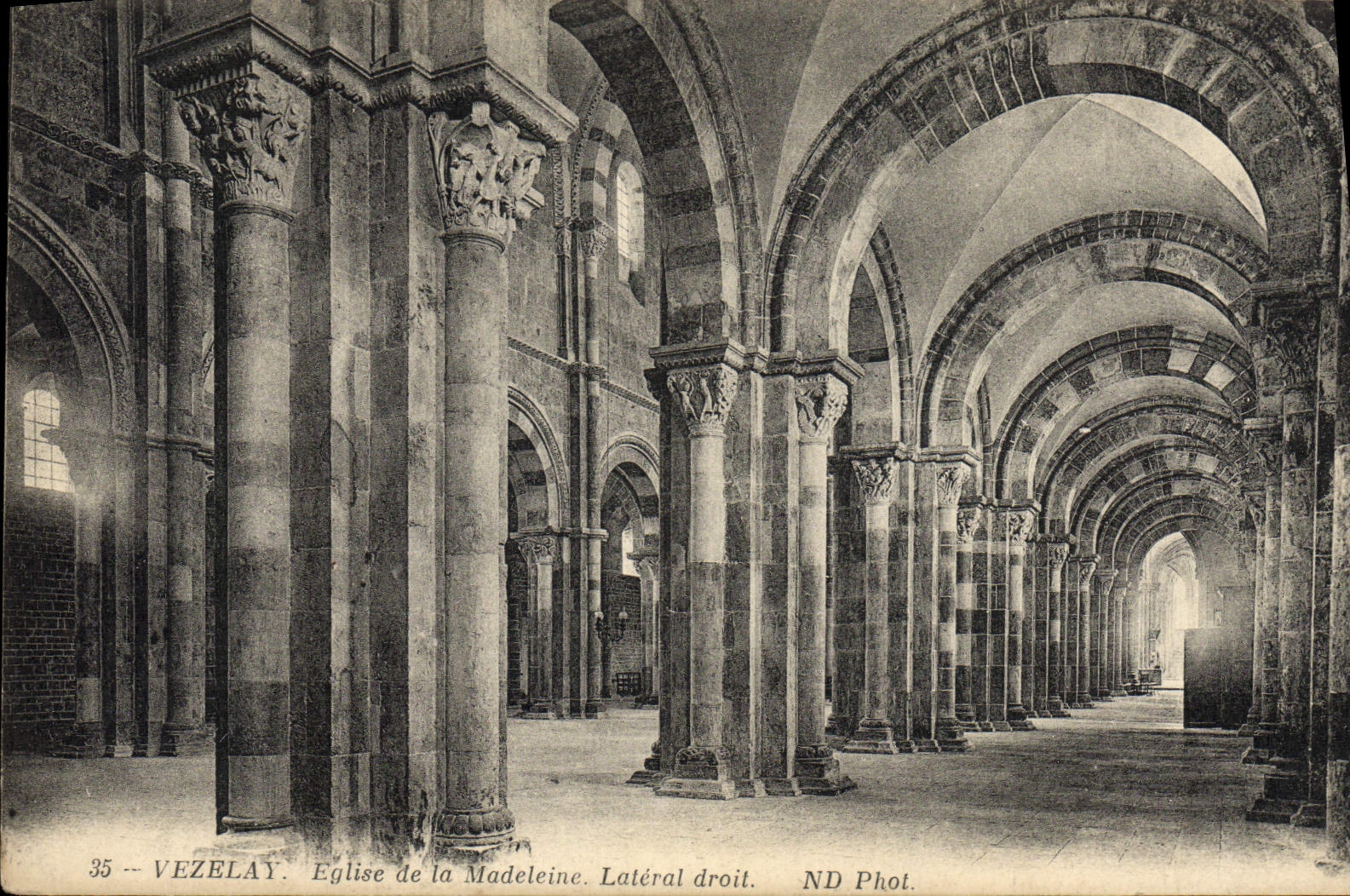 Iglesia de Vezelay del lado de la POSTAL de la VENDIMIA de la derecha de Madeleine