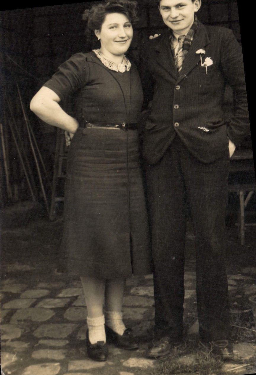 Real photo Romanville 1943 Woman