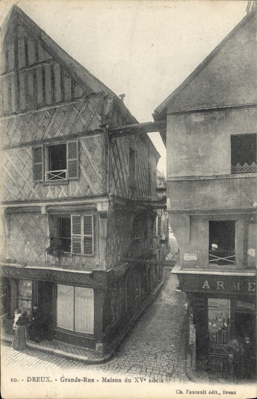 CPA Dreux Grande Rue Maison du 15eme