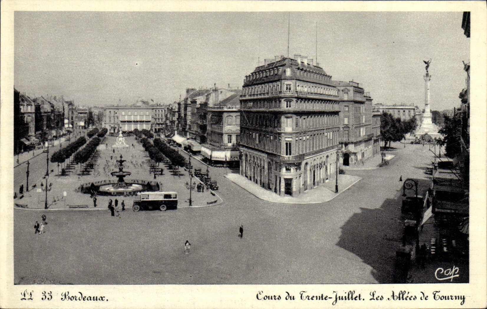 CPA Bordeaux Cours du Trente Juillet Les allees de Tourny