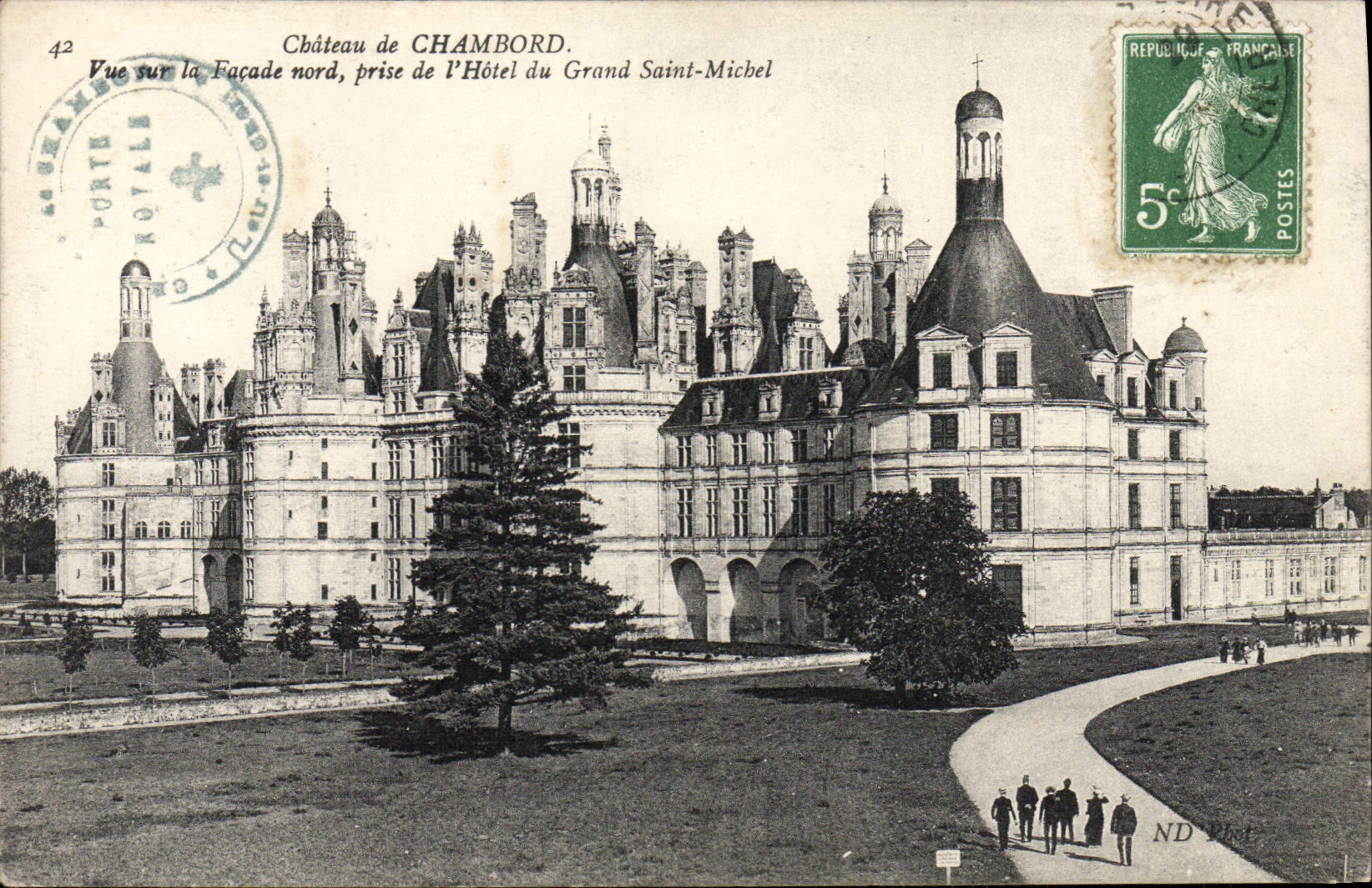 Castillo de la POSTAL de la VENDIMIA de Chambord visto en el ataque frontal norteño tomado del hotel de grande el Saint Michel