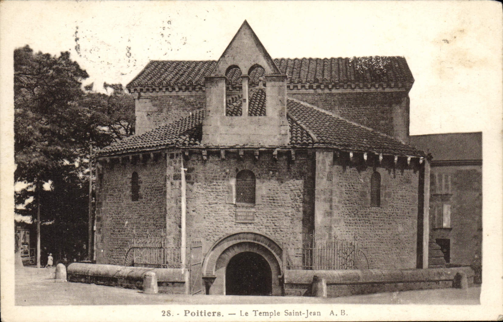 CPA Poitiers Le Temple Saint Jean