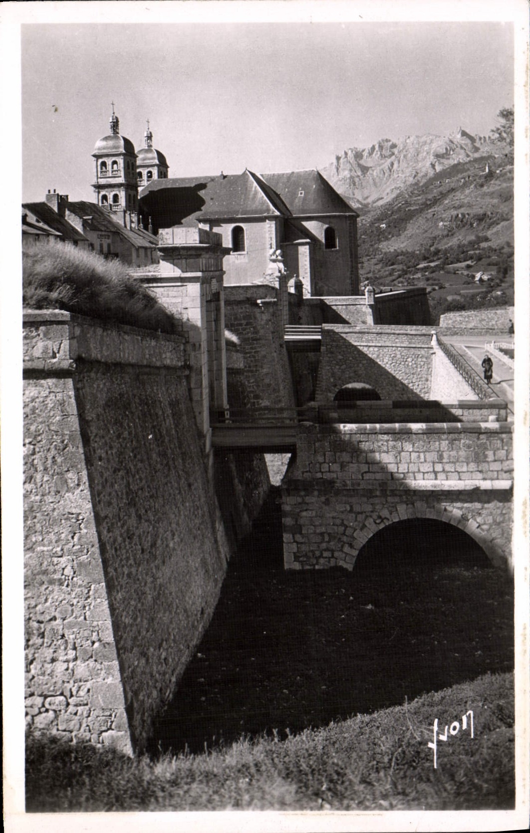 POSTAL Briançon de la VENDIMIA la puerta de Pignerol y de Notre Dame colegial
