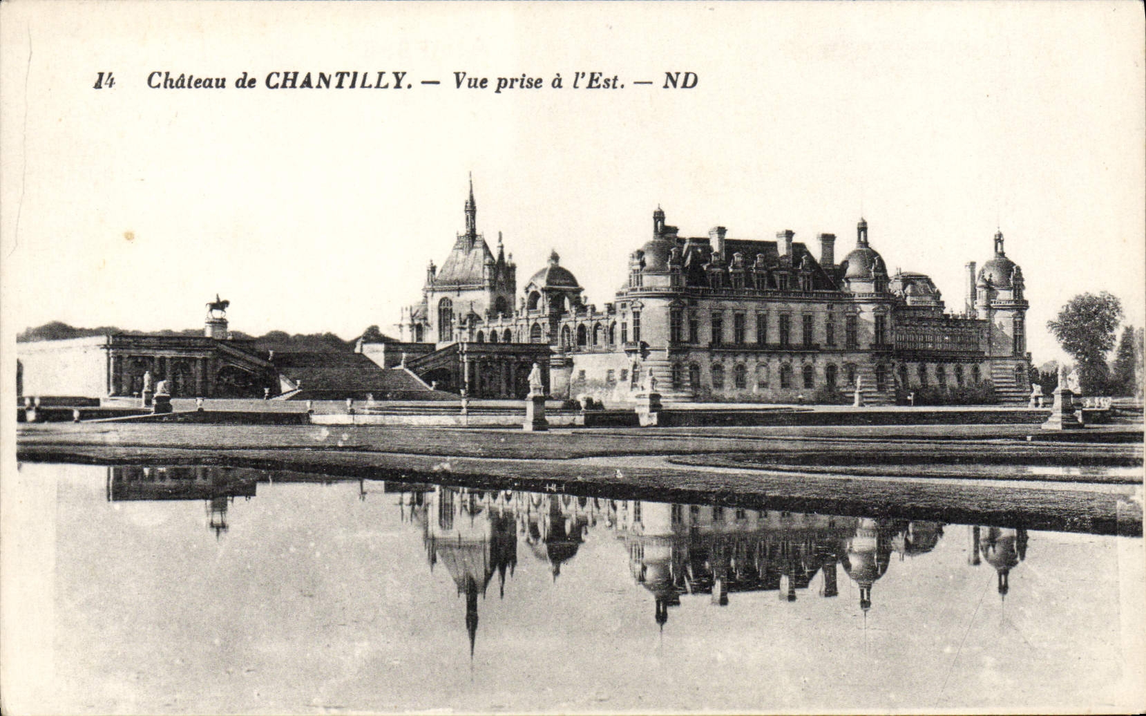 CPA Chateau de Chantilly Vue prise a l'Est