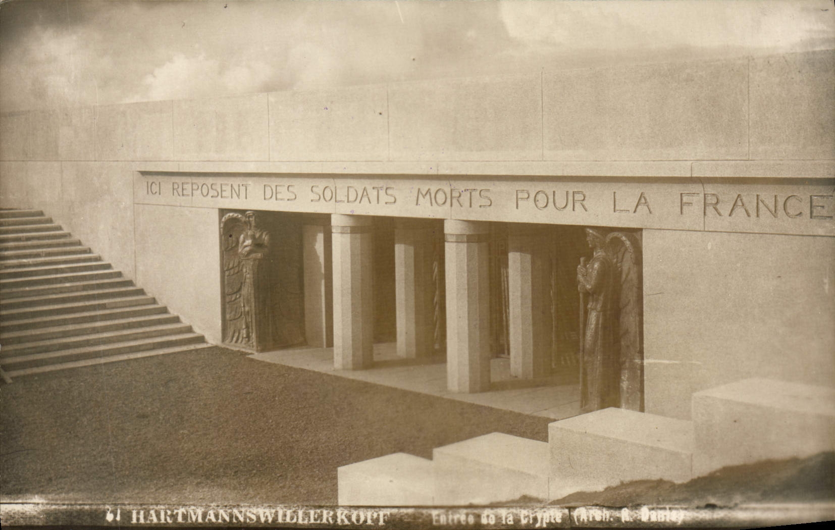 VINTAGE POSTCARD Hartmannswillerkpof Militaria