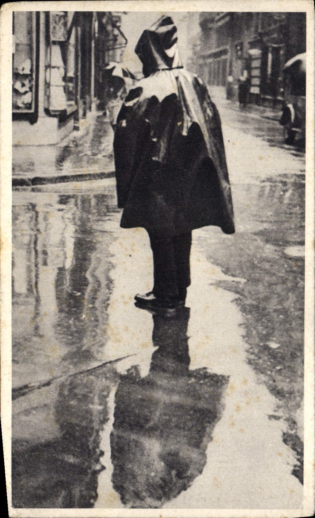 VINTAGE POSTCARD Influenza Panflavine Man under the rain