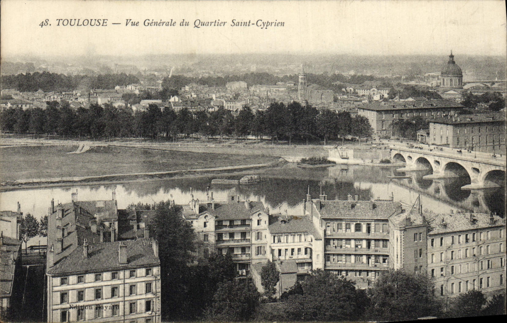 CPA Toulouse vue Generale du Quartier Saint Cyprien