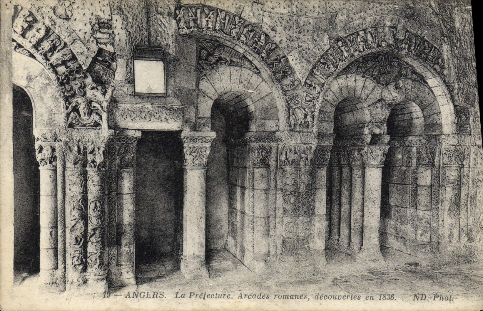 CPA Angers La Prefecture Arcades romanes decouvertes en 1836