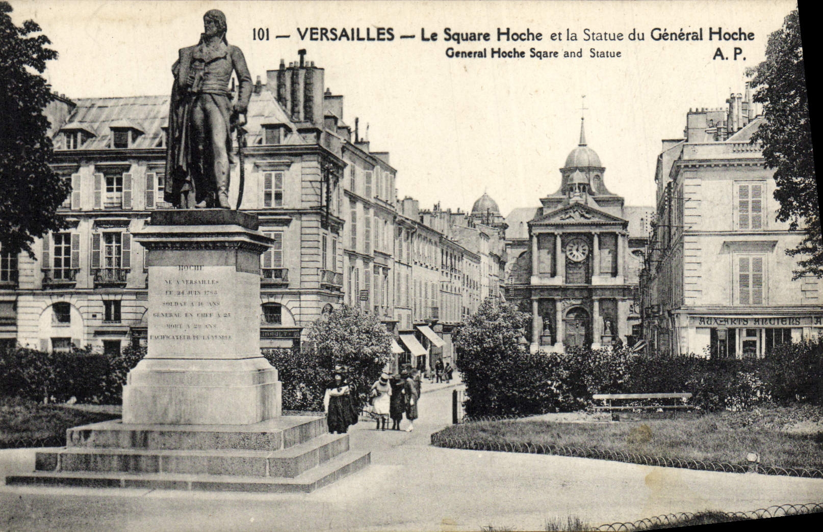 CPA Versailles Le Square Hoche et la Statue du General Hoche Generale Hoche