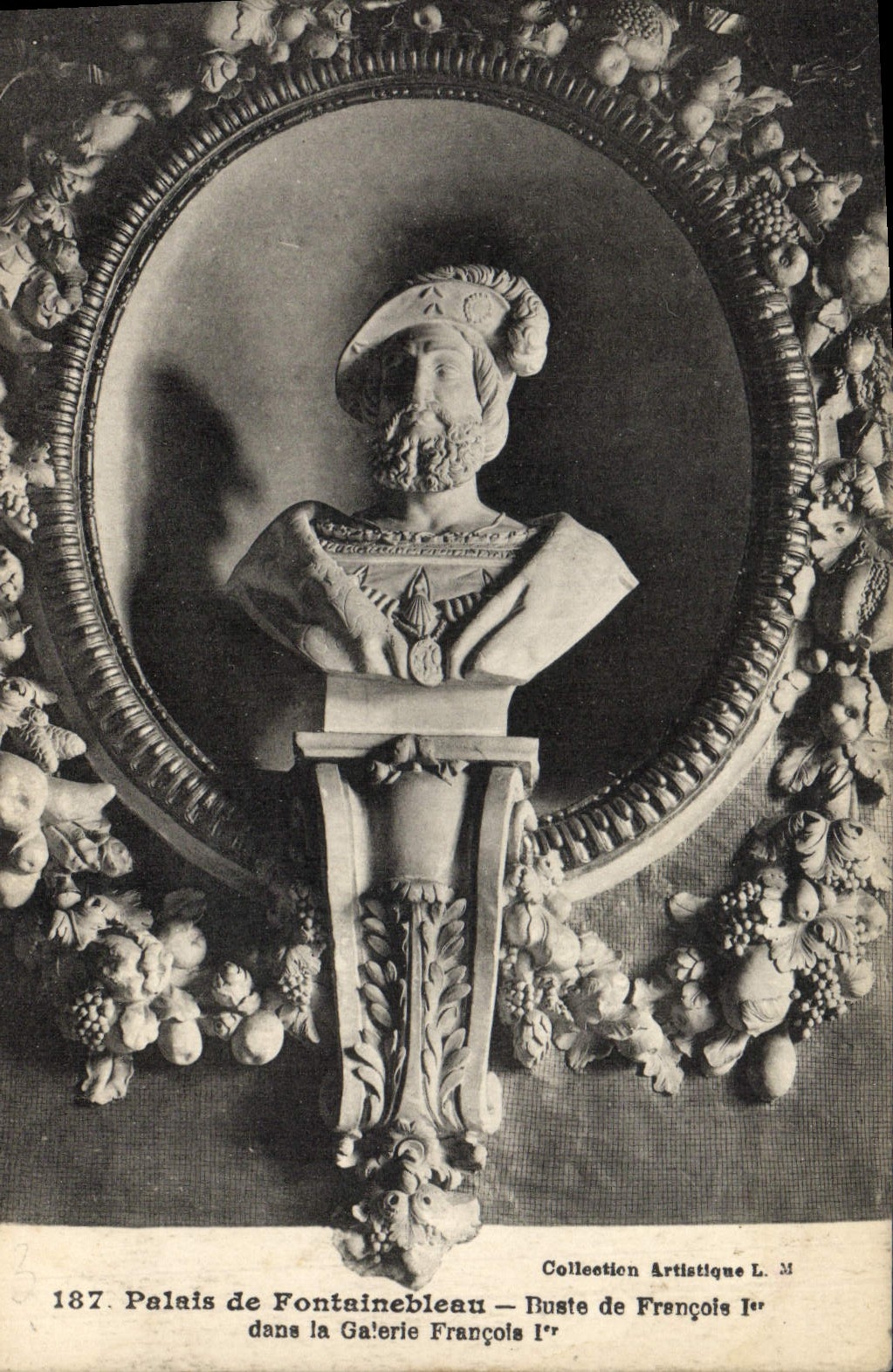 VINTAGE POSTCARD Palate of Fontainebleau Bust of François 1st in the François gallery 1st
