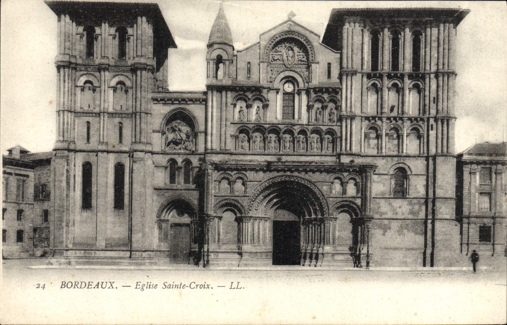 CPA Bordeaux Eglise Sainte Croix