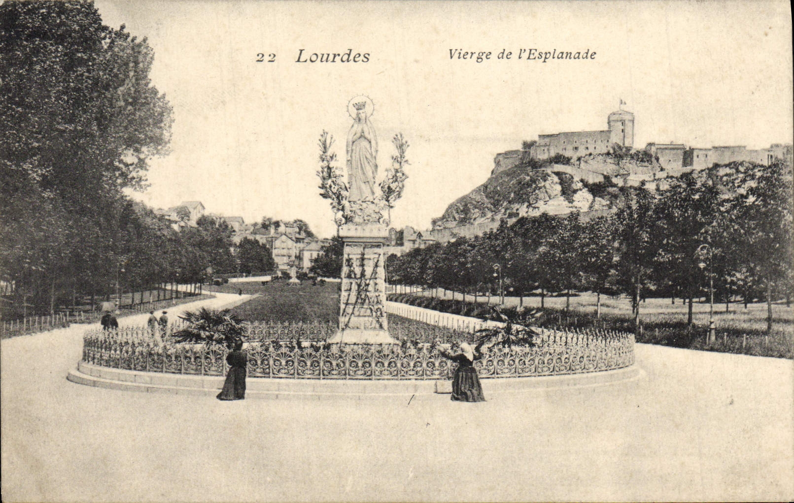 VINTAGE POSTCARD Virgin Lordes De I' Esplanade