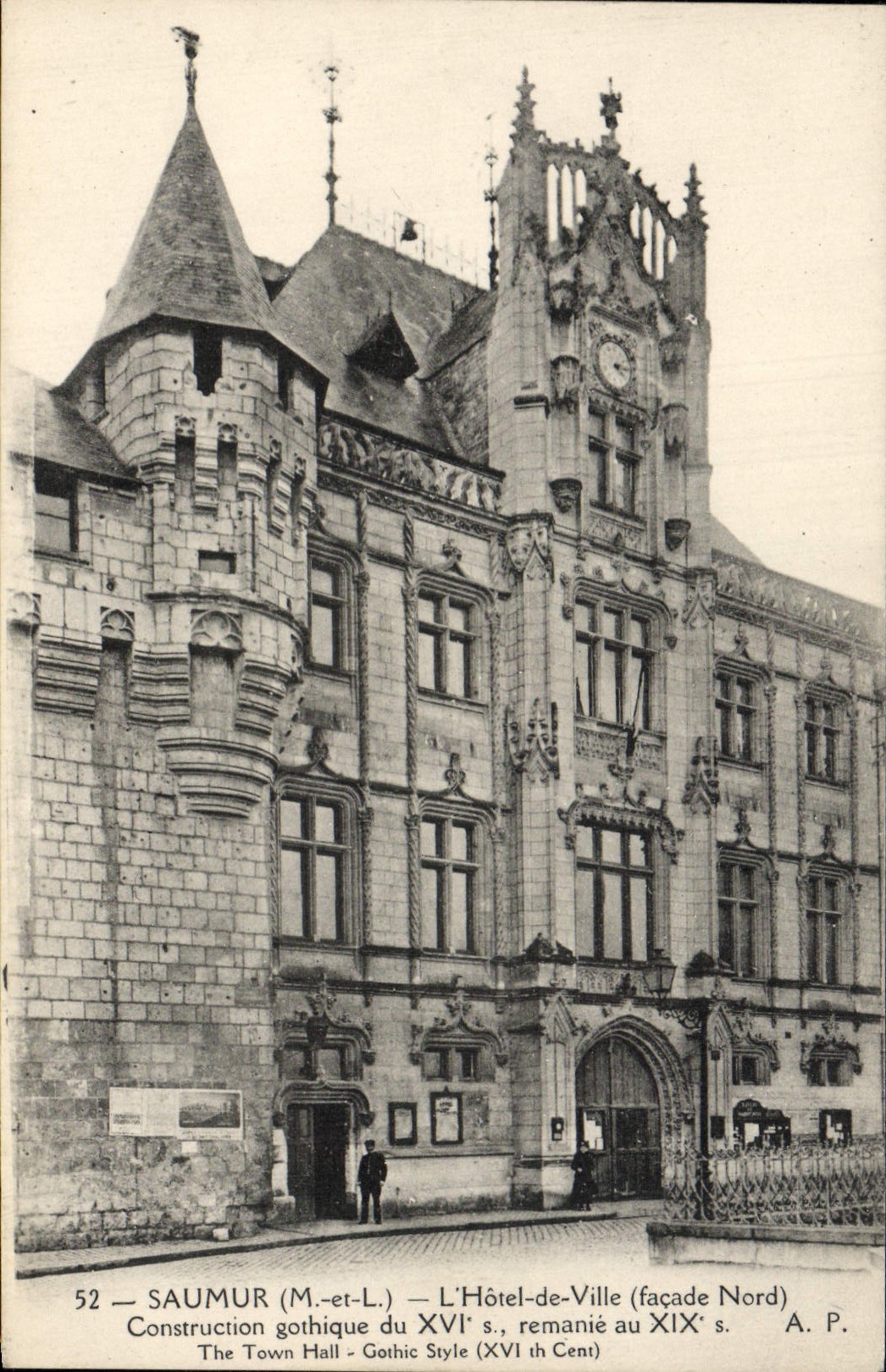 CPA Saumur L'Hotel De Ville Construction Gothique