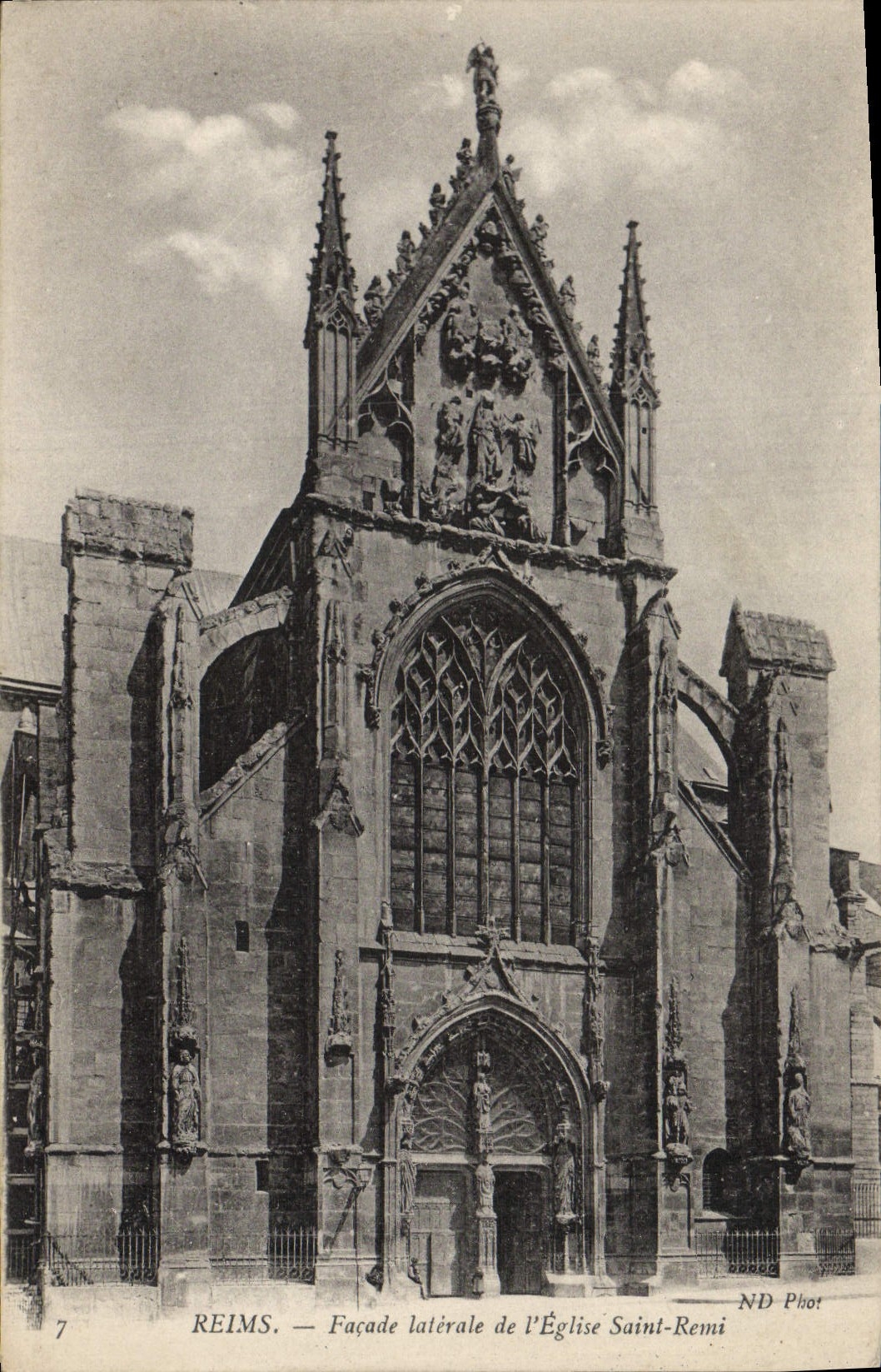 VINTAGE POSTCARD Rheims Side wall De I' Eglise Saitn Remi