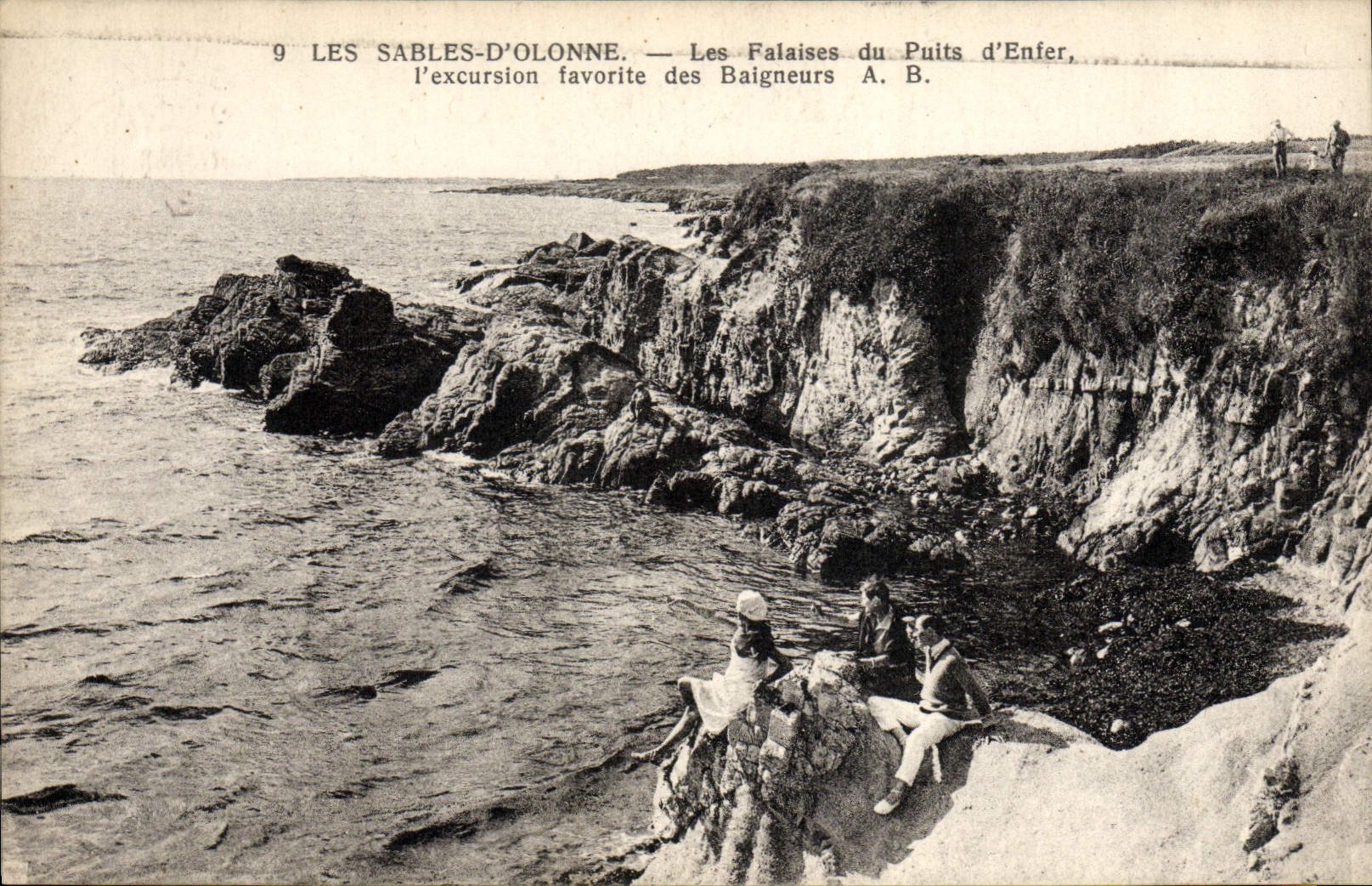 CPA Les Sables D'Olonne Les Falaises Du Puits D'Enter l'excursion favorite des baigneurs
