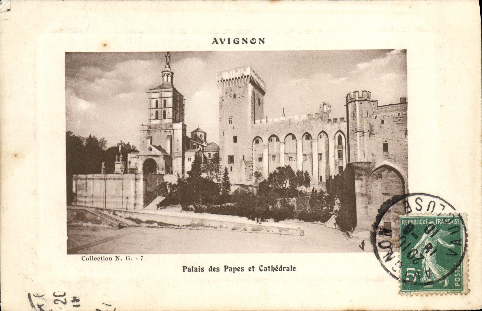 VINTAGE POSTCARD Avignon Palate Of the popes and cathedral