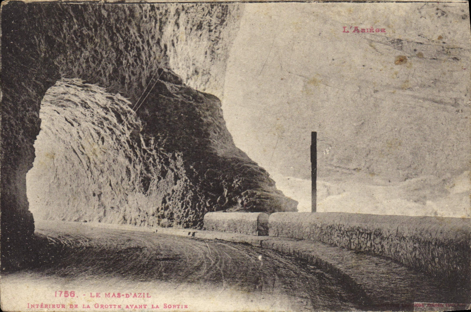 POSTAL de la VENDIMIA el interior de la cueva de D Azil del cortijo de la cueva antes de la salida