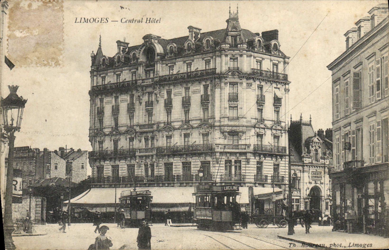 VINTAGE POSTCARD Limoges Ceutral Hotel Tram