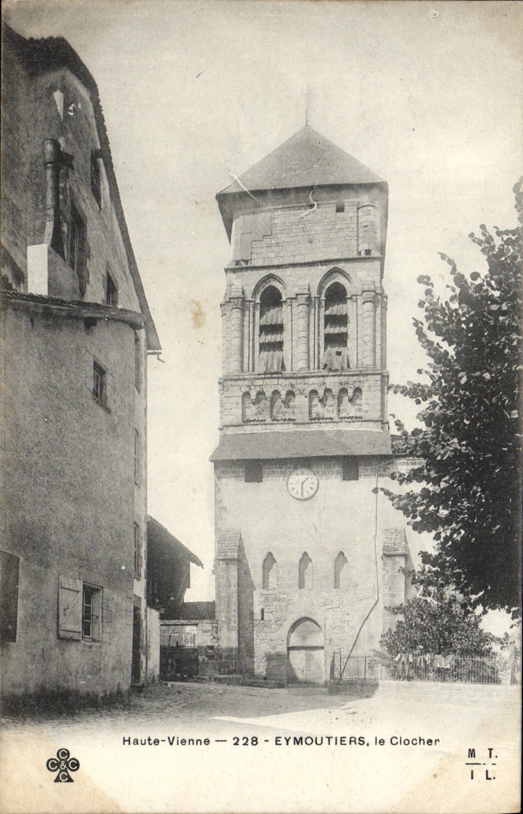 CPA Eymoutiers Le Clocher