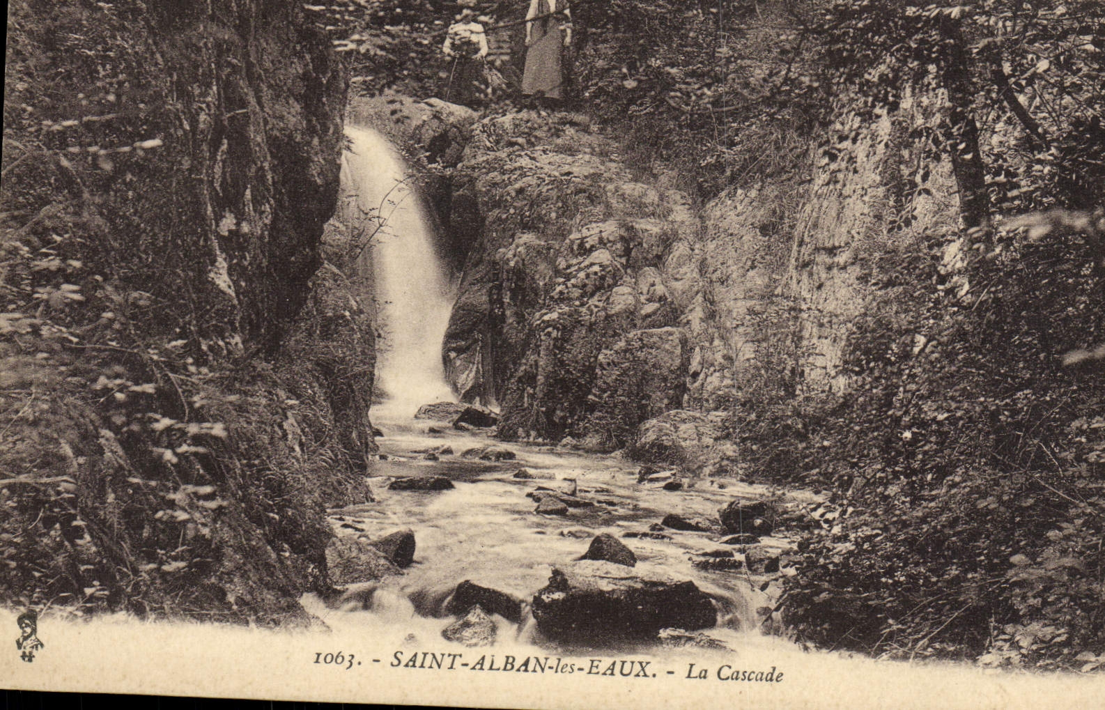 CPA Saint Alban Les Eaux La Cascade