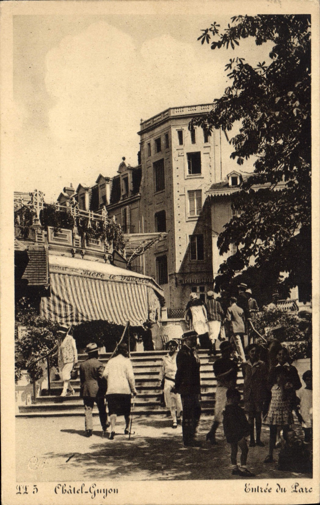 POSTAL de la VENDIMIA entrada del parque de Chatel-Guyon